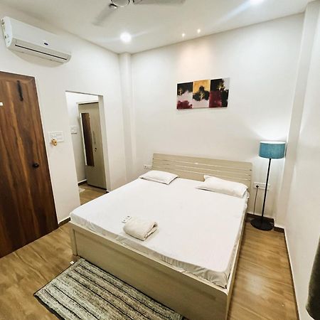 Shree Stay Inn Luxe' Holiday Home Uddzsaín Kültér fotó