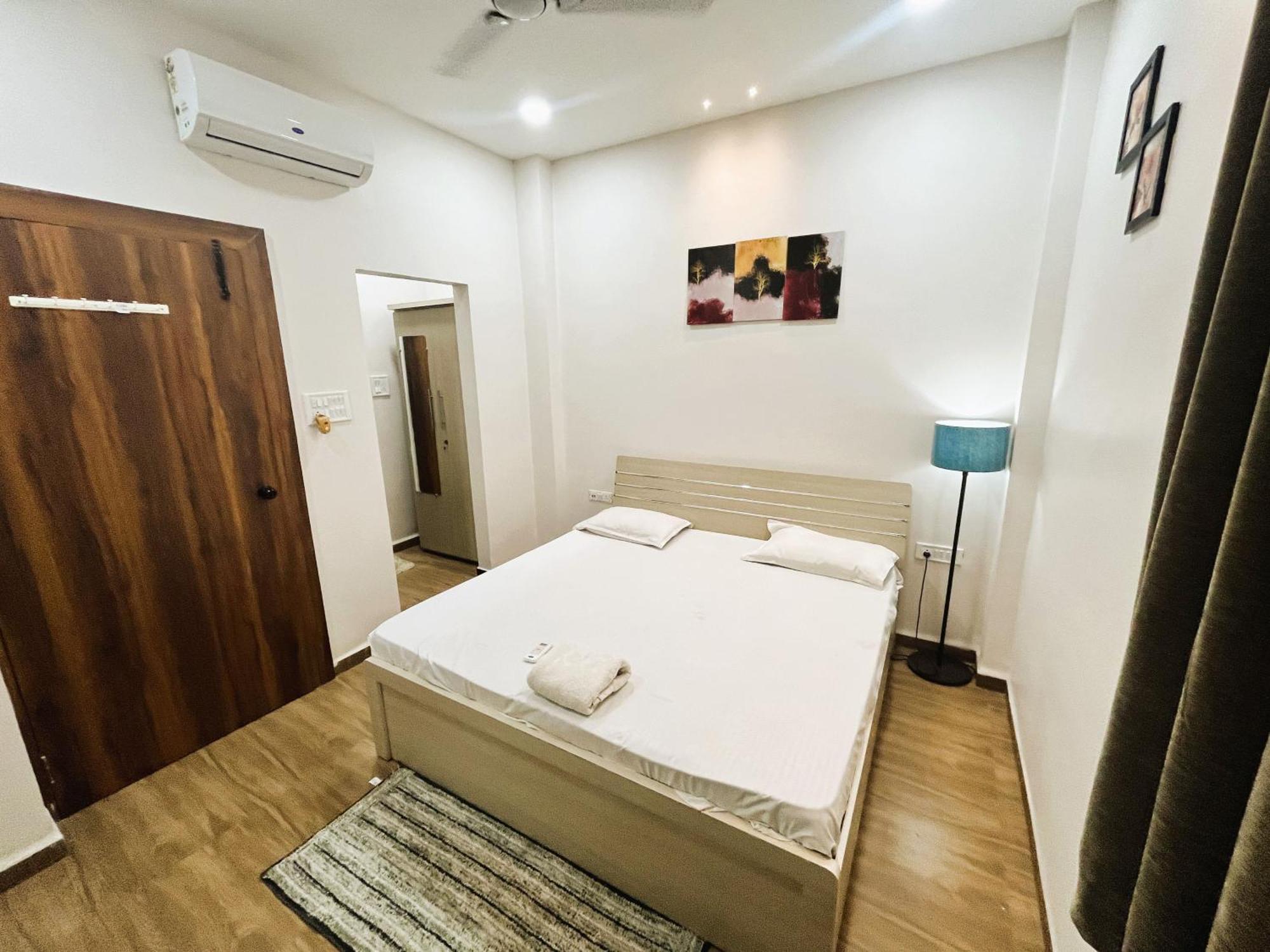 Shree Stay Inn Luxe' Holiday Home Uddzsaín Kültér fotó