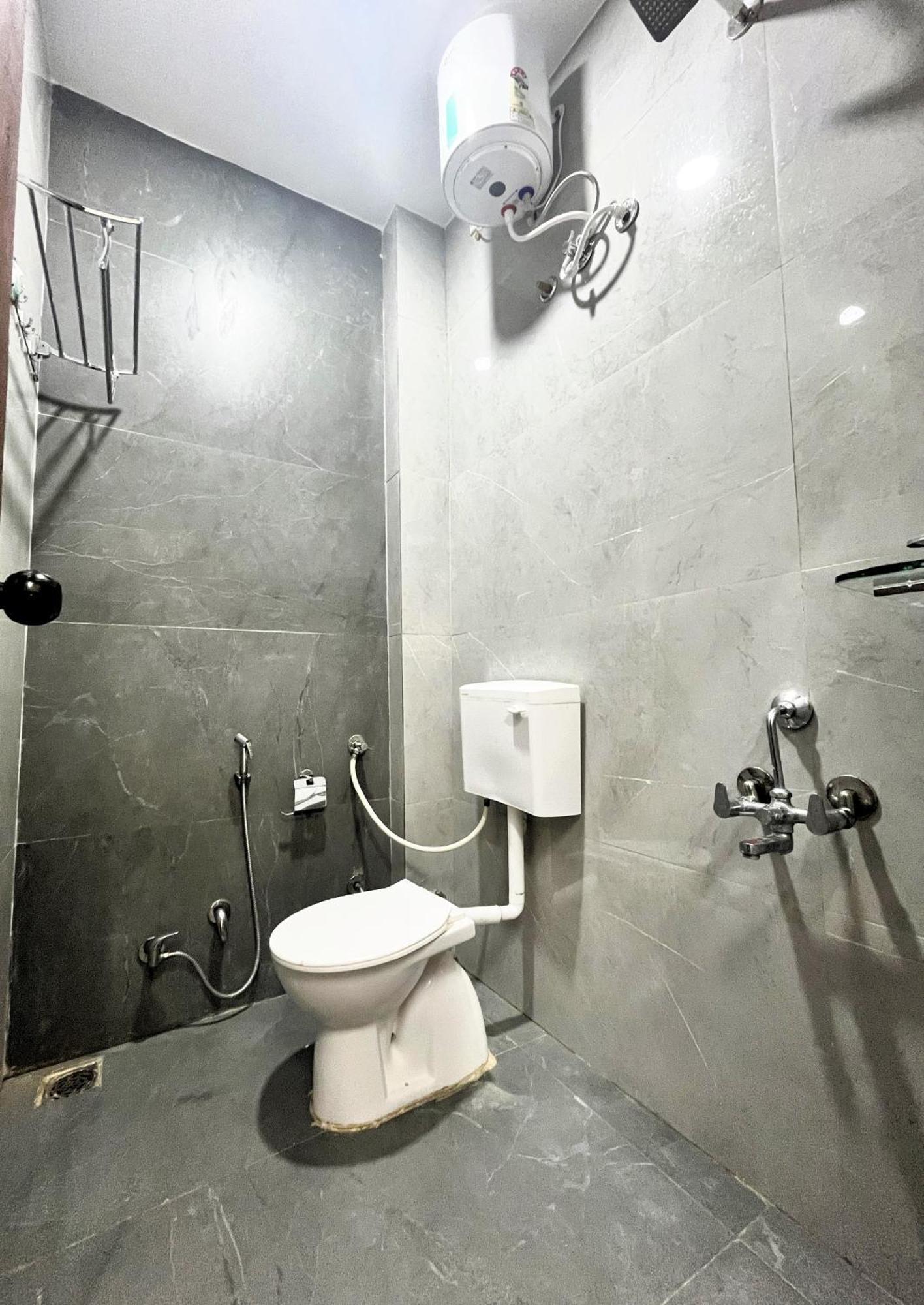 Shree Stay Inn Luxe' Holiday Home Uddzsaín Kültér fotó