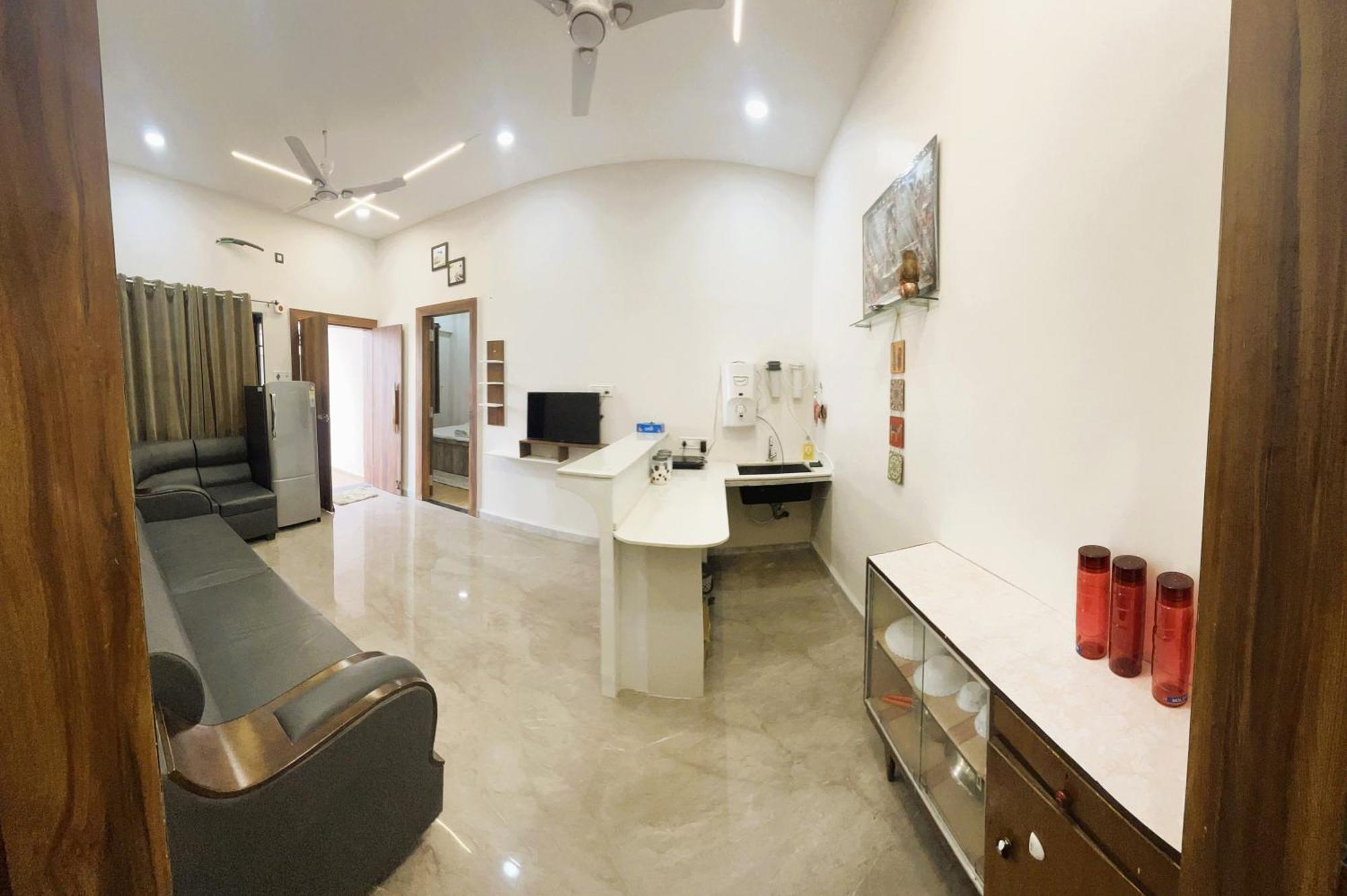 Shree Stay Inn Luxe' Holiday Home Uddzsaín Kültér fotó